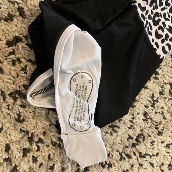 Swimsuit girls age 8-9 brand new with tags black leopard print Iffei - Picture 4 of 5